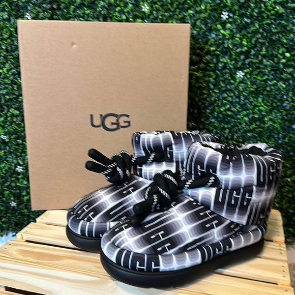 UGG Puffy Short Booties - Picture 2 of 6